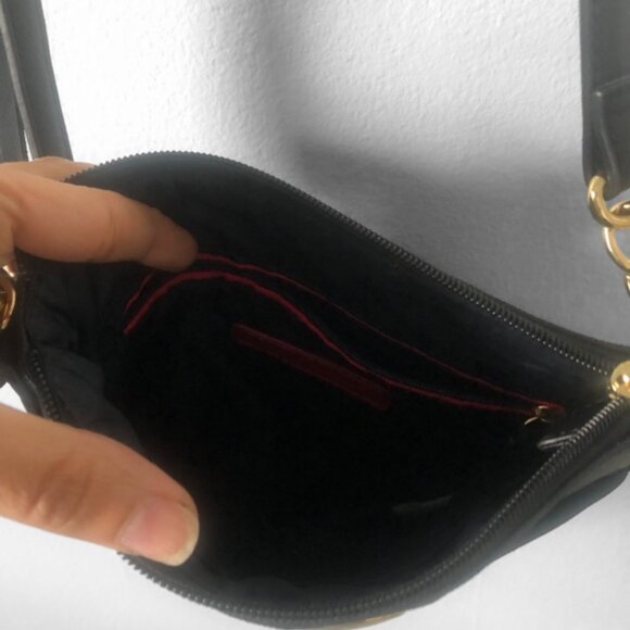 Tommy Hilfiger Black Leather Crossbody Bag | Perfect for Everyday Use - Picture 6 of 10